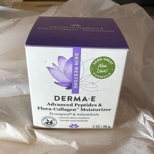 Advanced Peptides & Flora-Collagen Moisturizer - Purple and White